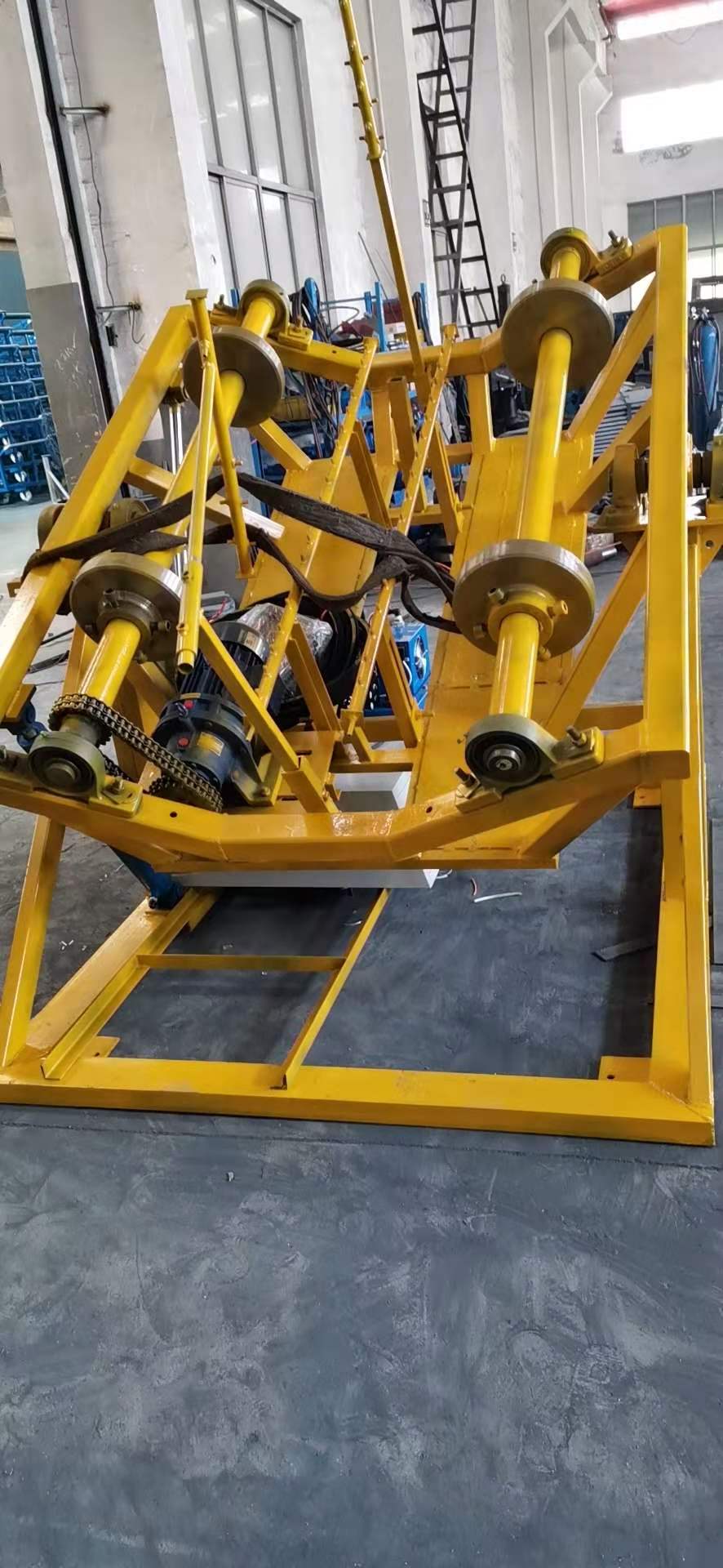 滾塑液壓搖擺機